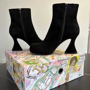 NWT! JEFFREY CAMPBELL Humanity Zip Platform Bootie In Black Suede size 7.5 US